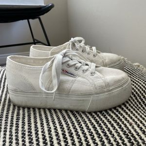 white platform supergas